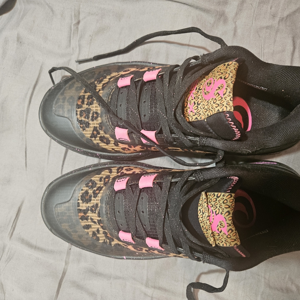Sketchers Snoop!  7.5